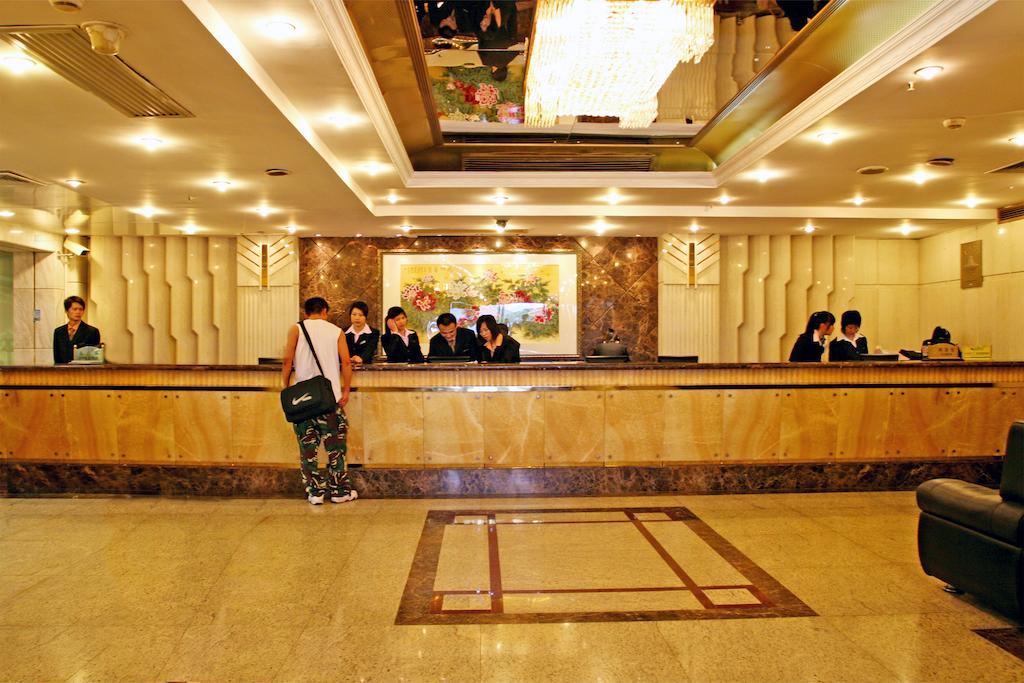 Shenzhen Luohu Railway Station Hotel - West Building Экстерьер фото